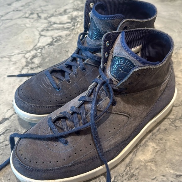 Men suade air Jordan Gray Nike Sneakers size US 9 European 42 1/2 - Picture 1 of 9